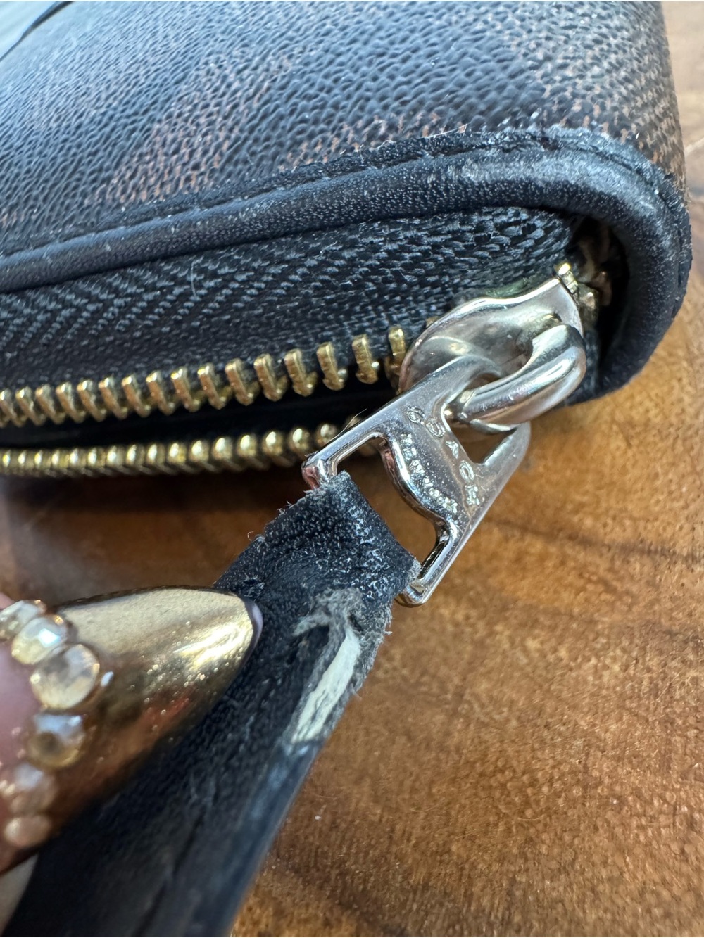 Coach Black / Brown Zip-Around Signature Logo Wallet with Gold Zipper - Picture 8 of 9